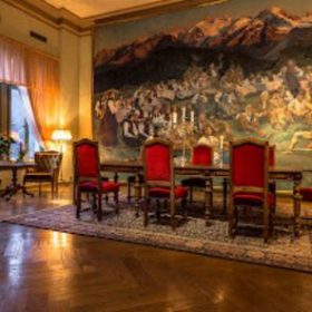 grandhotel-giessbach-chaise-rouge